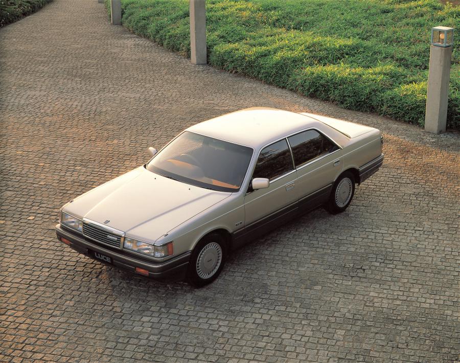  Mazda Luce 4-Door Hardtop 1986 года  (фото 7 из 8)